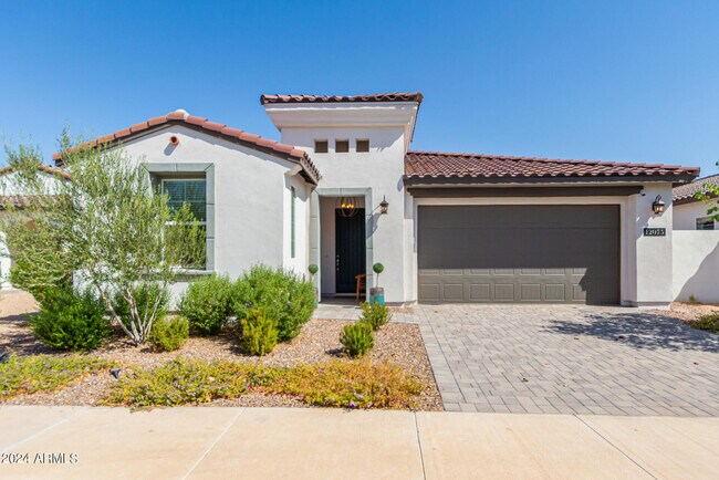 Building Photo - 12075 N San Clemente St