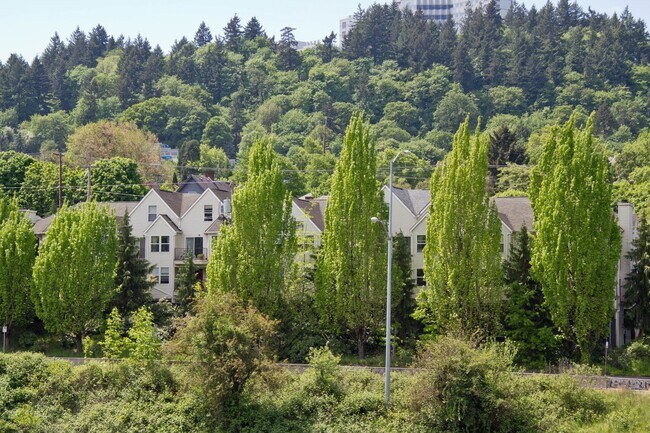 Foto del edificio - Hoodview Apartments