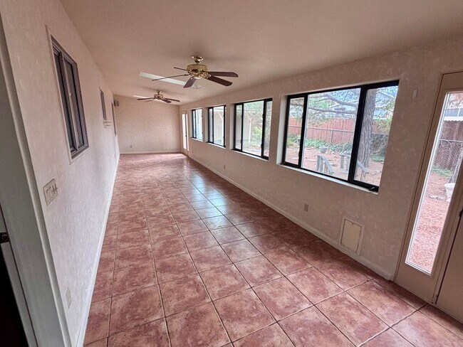 Building Photo - 1322 5 Star Blvd