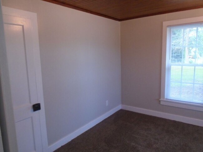 Foto del edificio - Plenty of Space in Hope Mills! $1050/month!