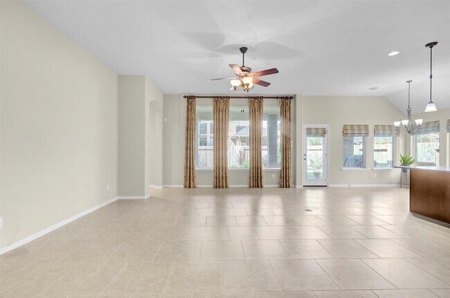 Foto del edificio - 2513 Golfcrest Dr