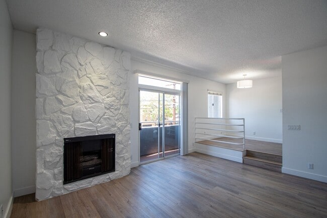 Building Photo - 11315 Moorpark St