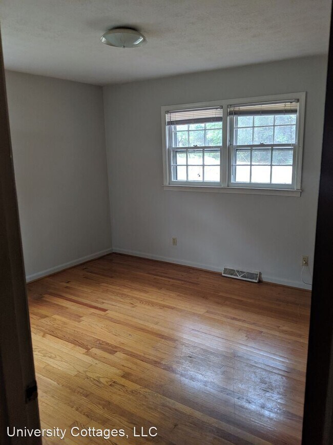 Building Photo - 2 br, 1 bath Apartment - 414 Frontage Rd