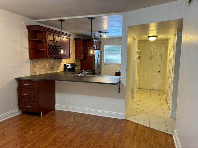 Foto del edificio - 2895 SW 22nd Ave