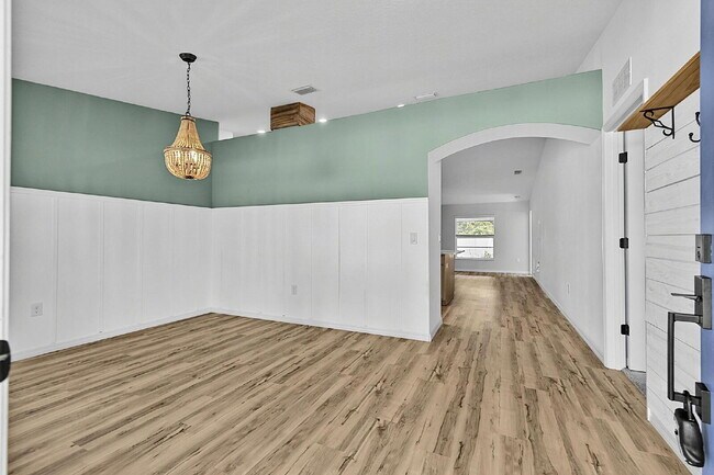 Foto del edificio - Modern 4-Bedroom, 3-Bath Home with Private In-Law Suite – Palm Coast, FL
