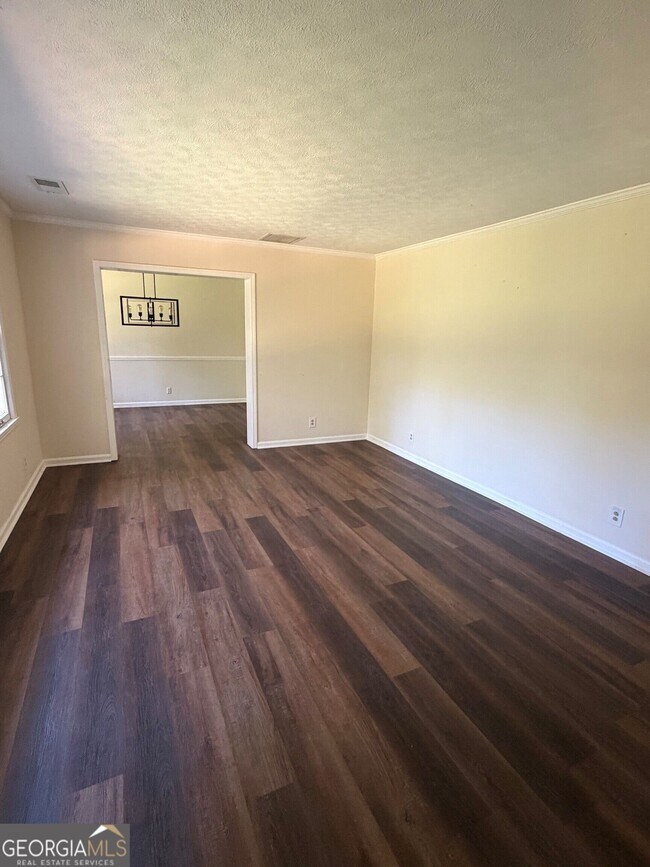 Foto del edificio - 807 Piney Woods Dr