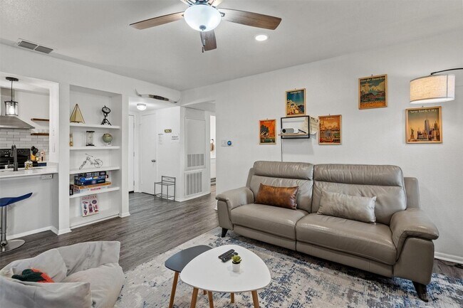 Foto del edificio - 4500 E Oltorf St