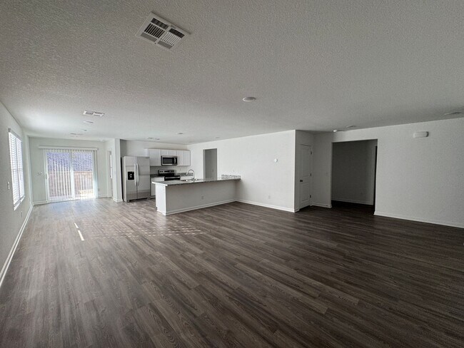 Foto del edificio - 3 bedroom Newer home