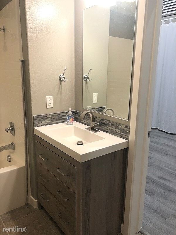 Building Photo - 5 br, 4 bath Townhome - 630 Chandler Walk