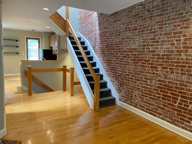 Building Photo - 411 I St NE