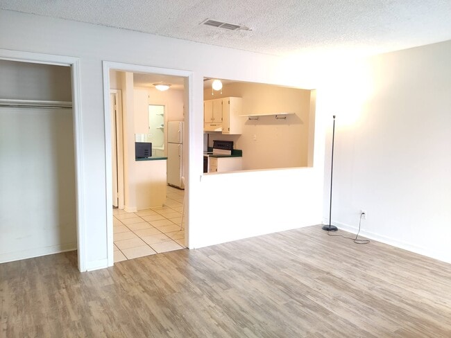 Building Photo - 755 Burcale Rd