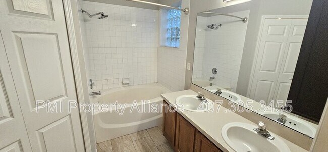 Building Photo - 4212 Forest Island Dr