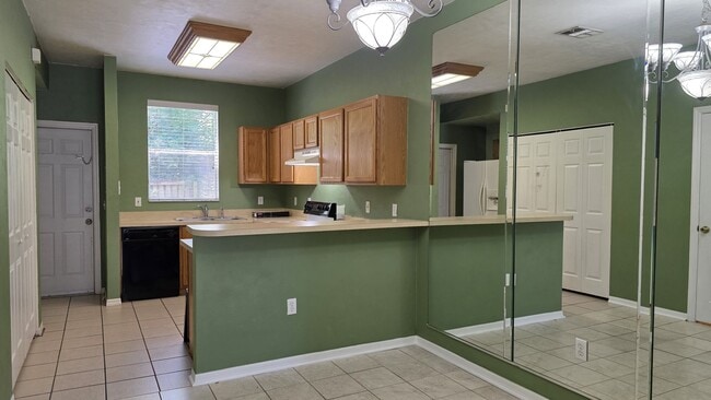 Building Photo - FOR RENT 2 bed 2.5 bath Condominium