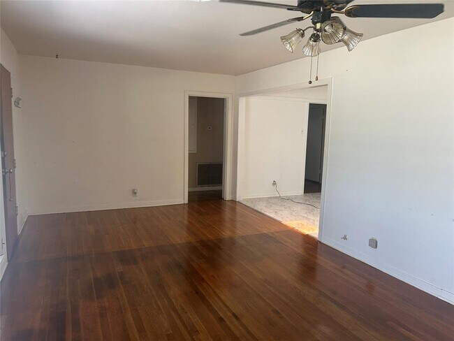 Foto del edificio - 8635 McDade St