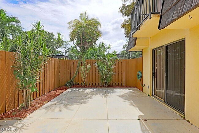 Foto del edificio - 12351 Woodrose Ct