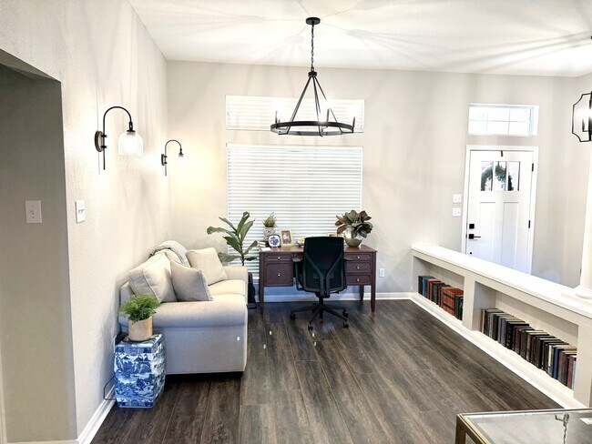 Building Photo - Beautiful Western Ridge home!