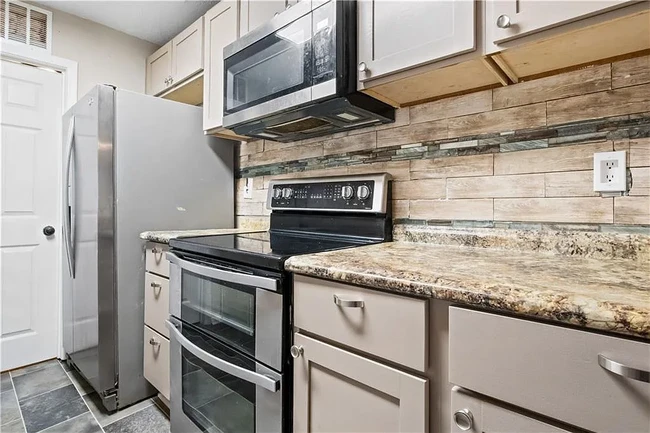 Kitchen - 101 Warm Springs Cir