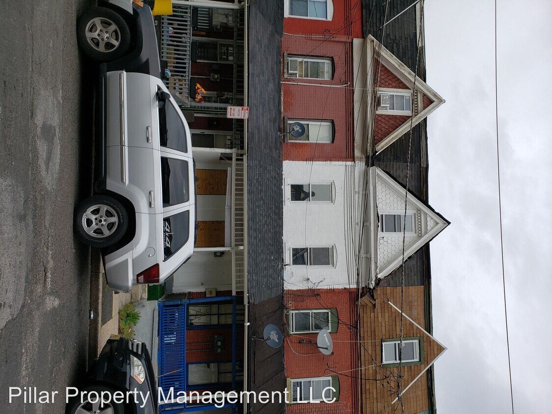 Foto principal - 3 br, 1 bath House - 30 Montgomery Place