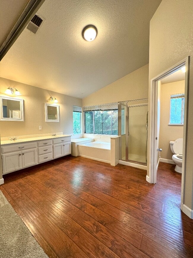 Building Photo - 5024 Rodeo Cir