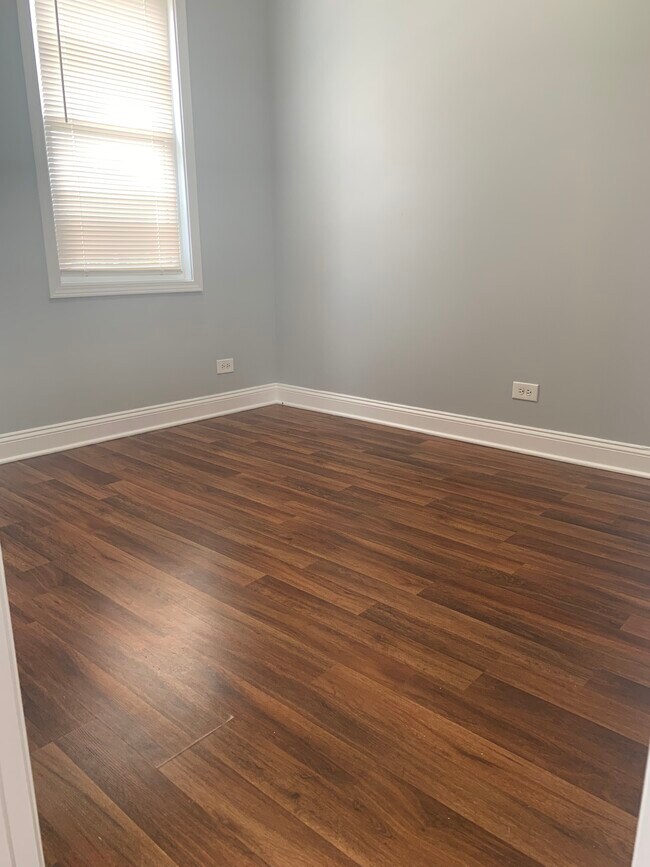 Building Photo - 9011 S Brandon Ave