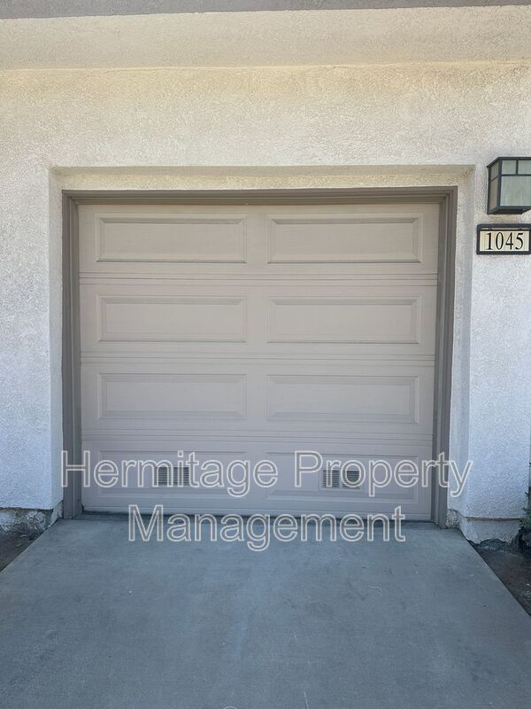 Foto del edificio - 1045 S Dewcrest Dr