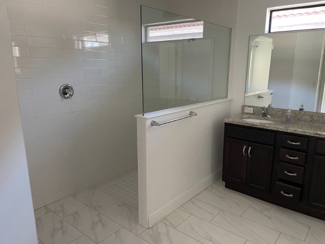 Building Photo - 2926 Siesta View Dr