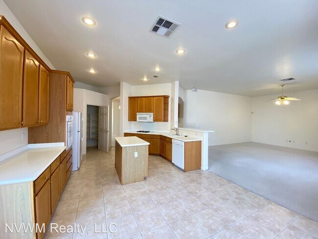 Building Photo - 4 br, 3.5 bath House - 10212 Plomosa Place