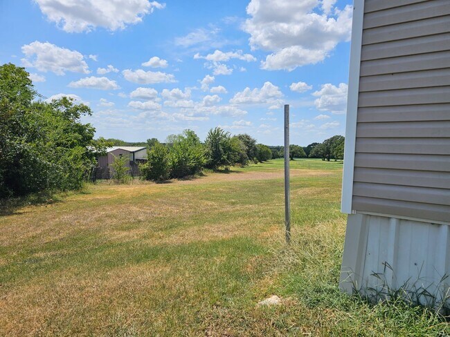 Foto del edificio - 12179 Farm to Market Rd 730 N