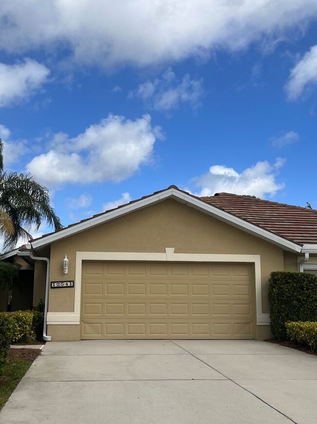 Building Photo - 2/2 Located in Stoneybrook in Gateway! Ann...