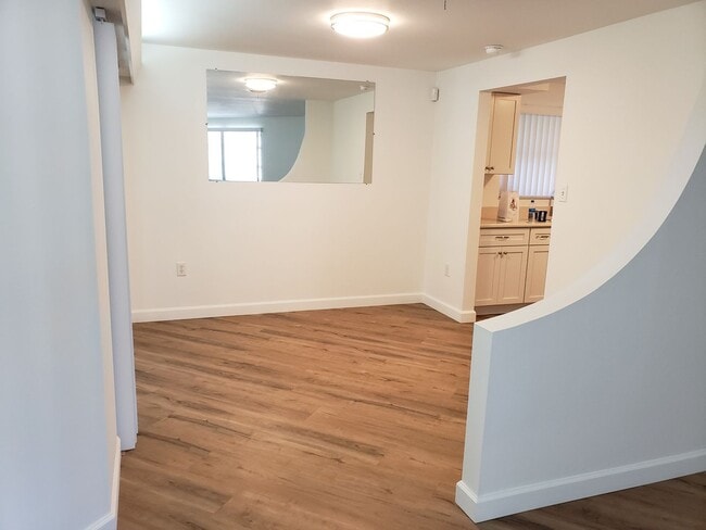 Building Photo - Centrally Located Sarasota 2-bedroom Home ...