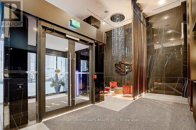 Photo du bâtiment - 11 Yorkville Ave