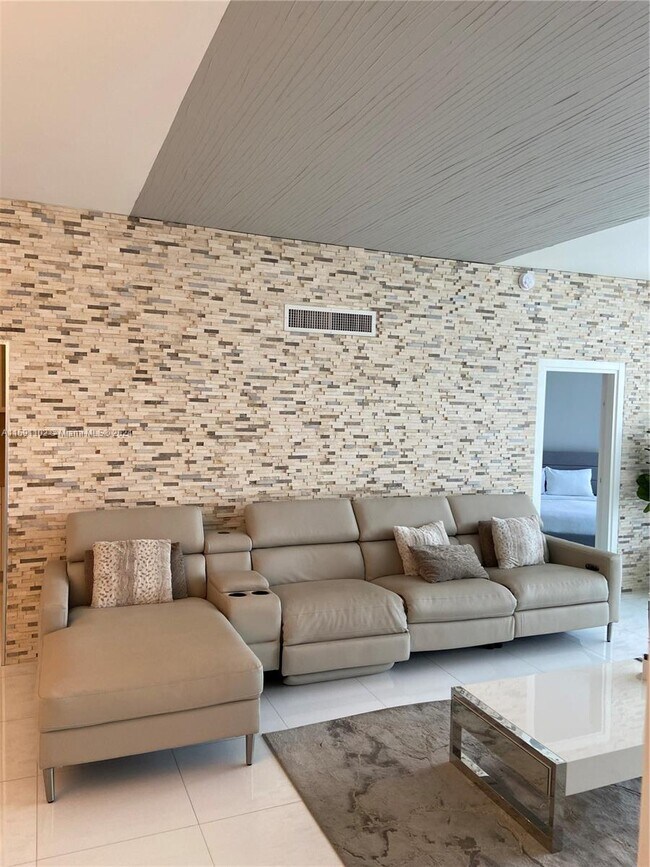 Foto del edificio - 100 Bayview Dr
