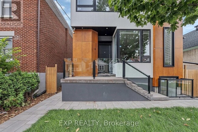 Building Photo - 1 - 4A HURON AVENUE N