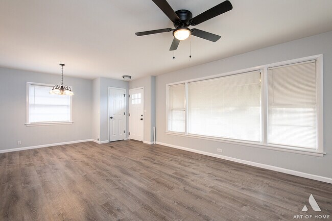Foto del edificio - 5410 N Neenah Ave