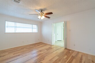 Building Photo - 12910 Shady Knoll Ln