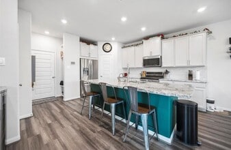 Building Photo - 5527 Cuerta St