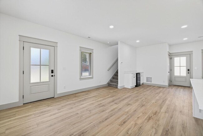 Foto del edificio - 422 E Cottage Grove Ave
