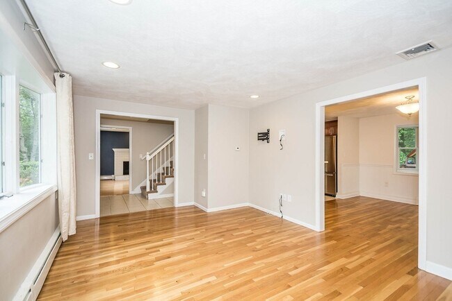 Building Photo - 5 Redgate Dr