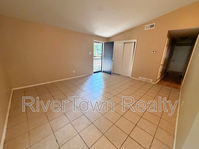 Foto del edificio - 4825 Bridgedale Ave