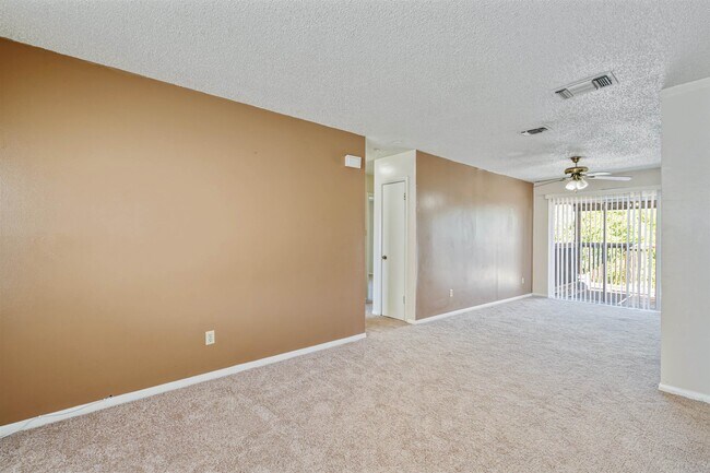 Building Photo - 221 Mary Lou Dr