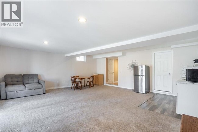 Building Photo - 592 Bonavista Dr