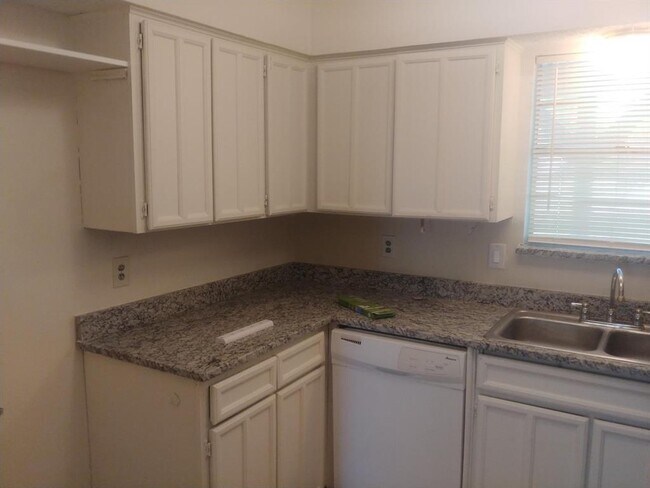 Building Photo - 4919 Rollingwood Ct