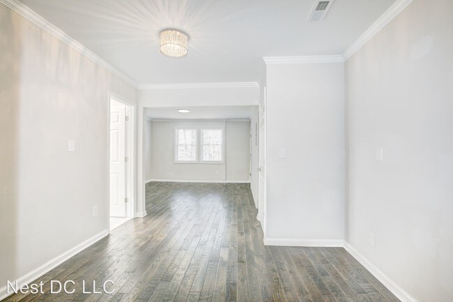 Building Photo - 257 Newcomb St SE