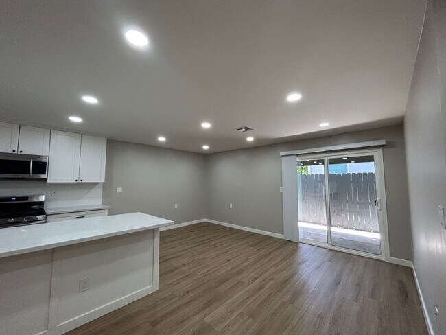 Building Photo - 5 Rooms (4BR + Den)