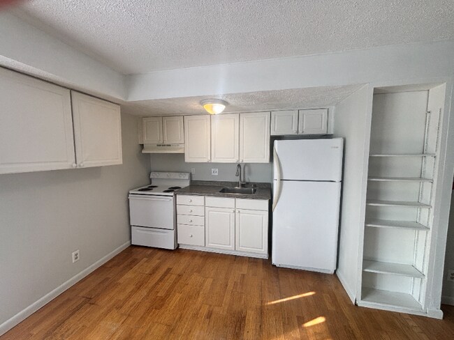 Building Photo - 3522 Kenbrooke Ct