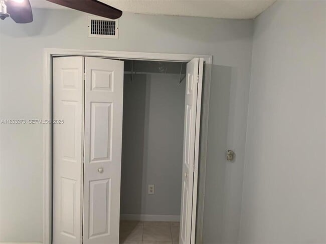 Foto del edificio - 1062 W 42nd Pl