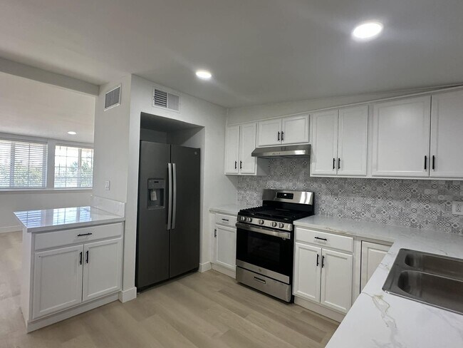 Foto del edificio - 30201 San Diego Dr