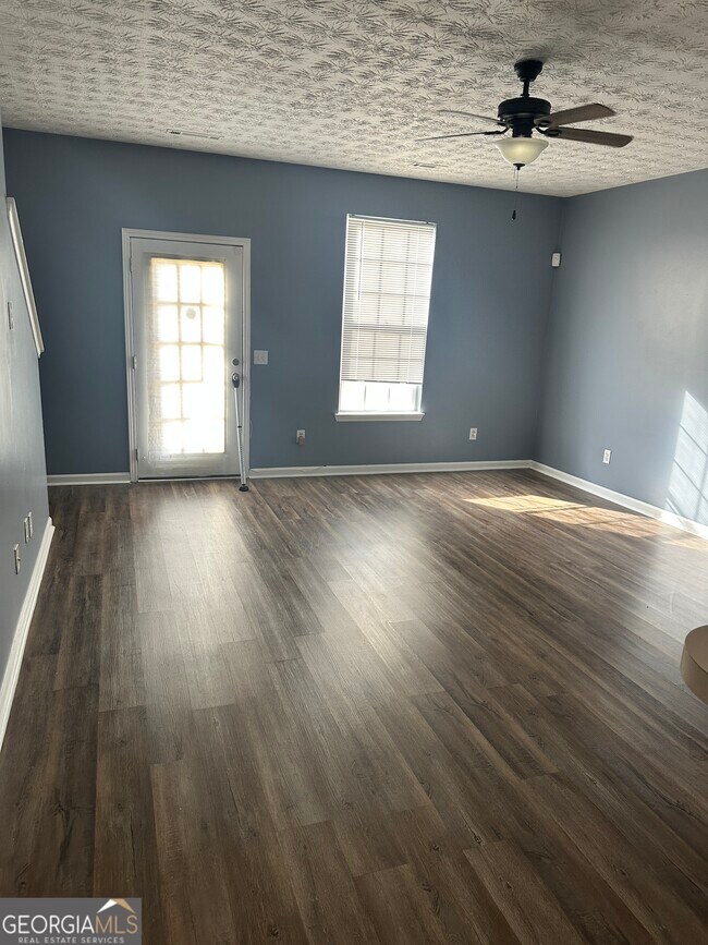 Foto del edificio - 6093 Camden Forrest Cove