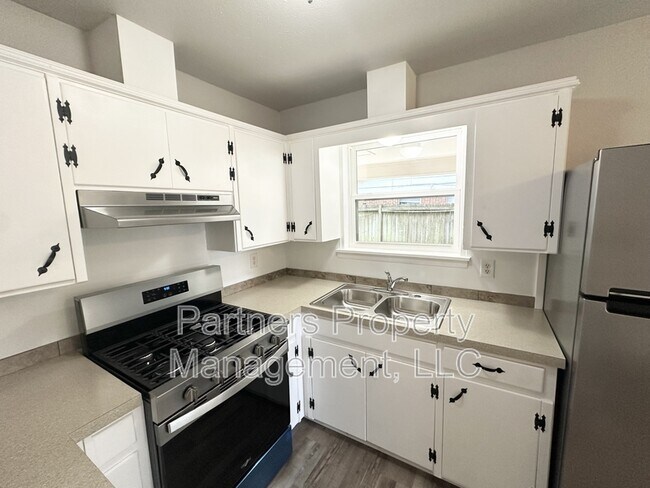 Building Photo - 2409 Cottonwood Pl