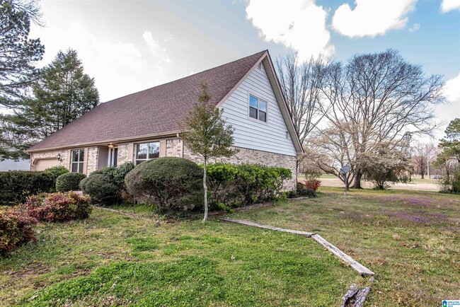 Building Photo - 747 Lily Flagg Rd SE